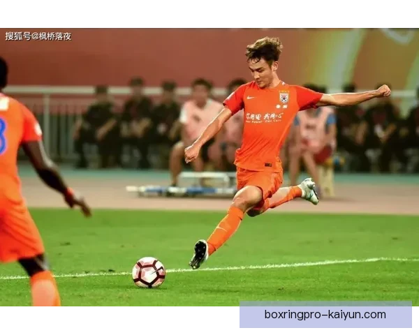 久保建英青训历程解析，展现球员成长与转型的精彩轨迹