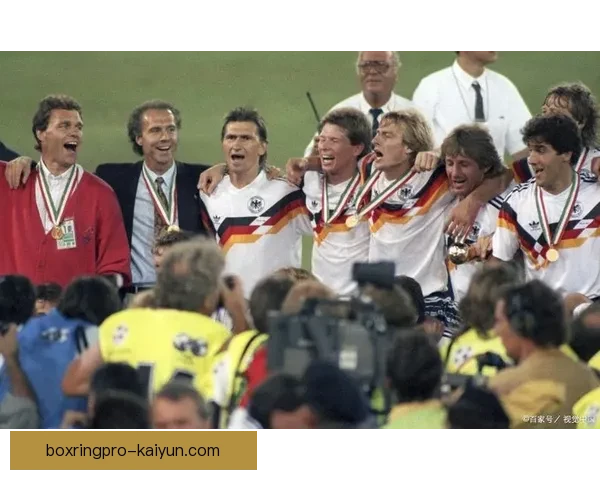 贝肯鲍尔职业生涯高光时刻回顾：开创自由人时代与拜仁王朝